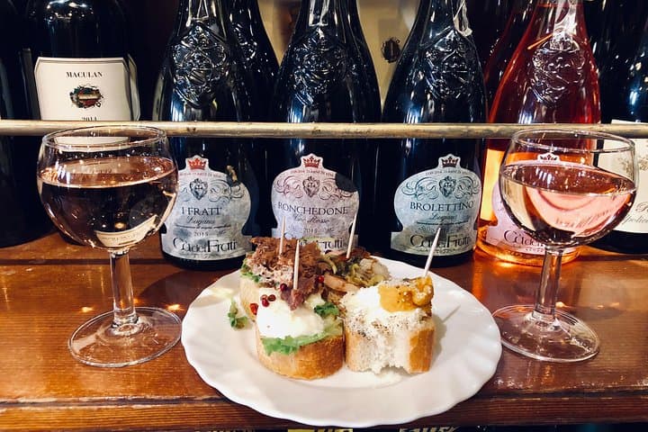 Venice Carnival Pub Crawl with Drinks & Masked Party Night