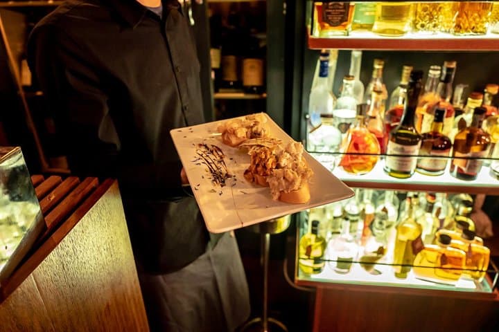 Venice Carnival Pub Crawl with Drinks & Masked Party Night