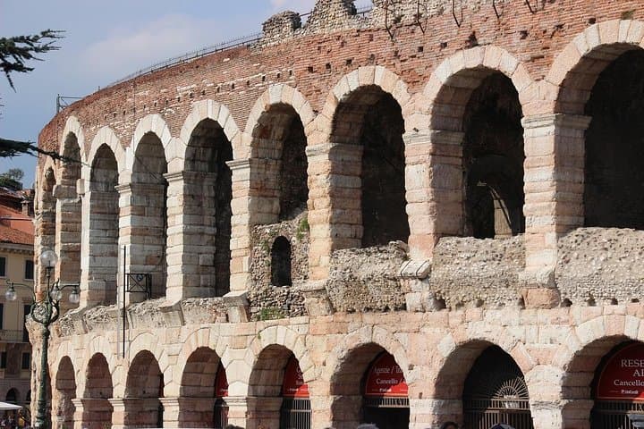 A Charming Verona Small Group Stress Free City Tour with a Local Guide