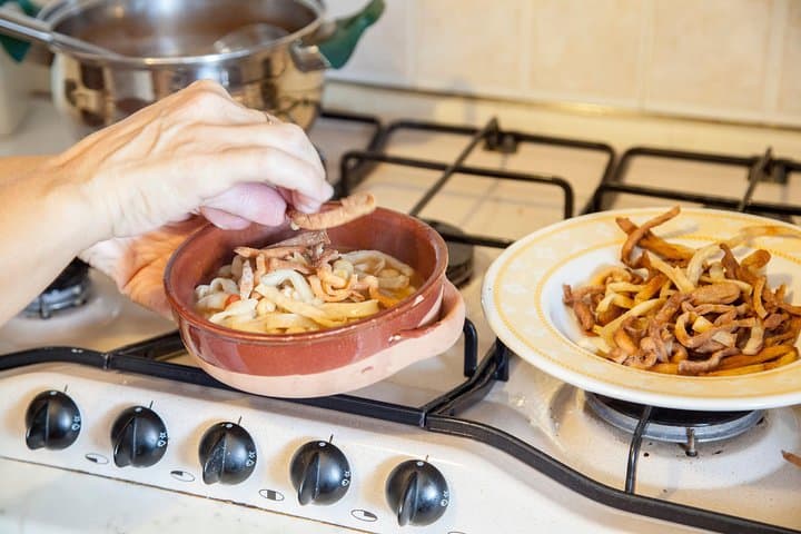 Cesarine: Home Cooking Class & Meal with a Local in Alberobello