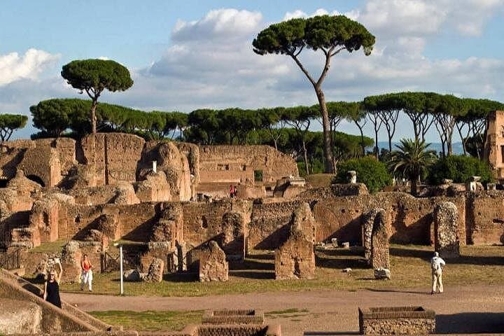 Colosseum Tour with Roman Forum and Palatine Hill, arena option