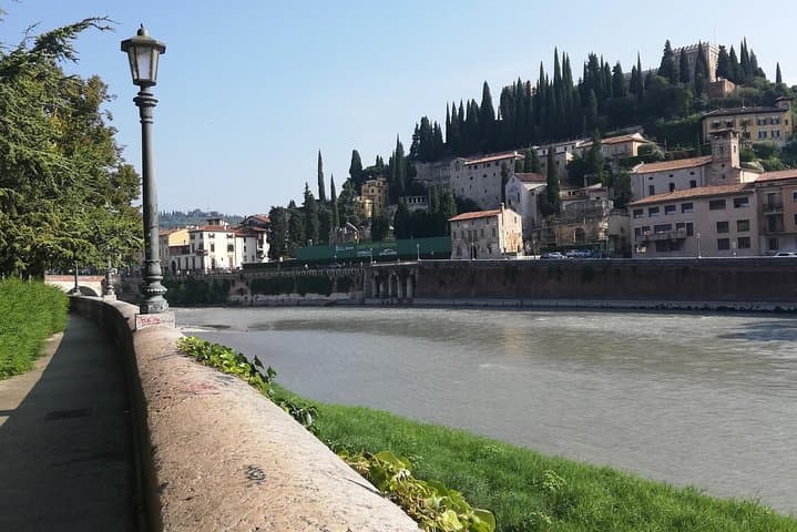 A Charming Verona Small Group Stress Free City Tour with a Local Guide