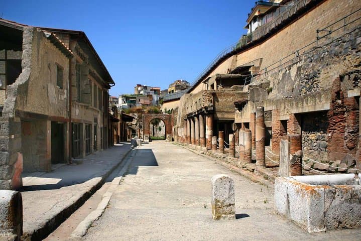 transfer Naples to Furore with a stop in Pompeii
