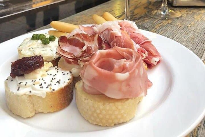 Verona Full Meal & Wine Tasting Walking Tour by Do Eat Better
