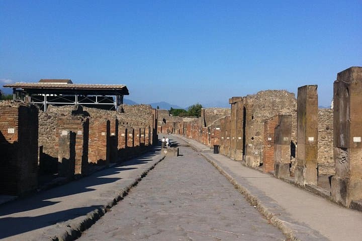 Pompeii ruins road