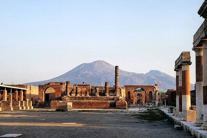 Tours in Pompeii guided by a professional Archeologist
