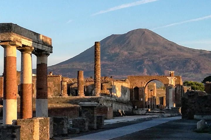 Tours in Pompeii guided by a professional Archeologist