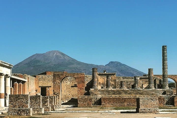 Tours in Pompeii guided by a professional Archeologist