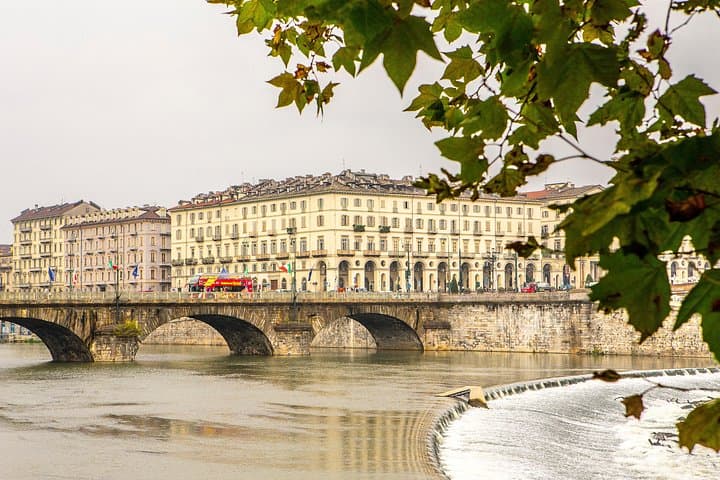 MBun Hamburger Shop and Open Bus Turin