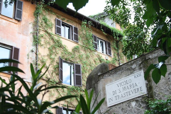 Trastevere and Jewish Ghetto Private Guided Walking Tour with Artichokes