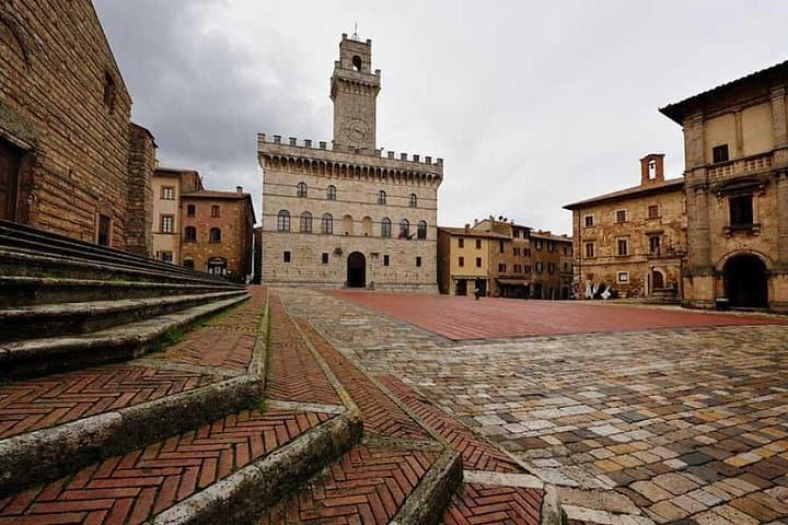 Private Tour: Medieval Val d'Orcia by Minivan from Florence
