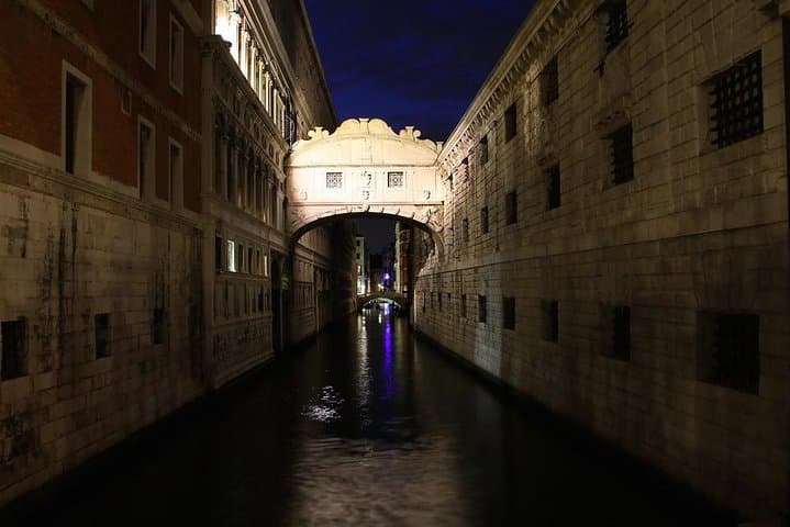 Venice: private night walking tour