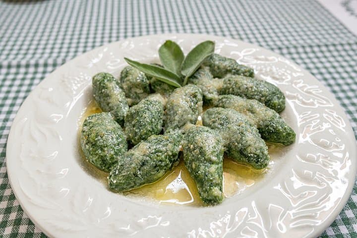 "Strangolapreti", a classic of Trento cuisine
