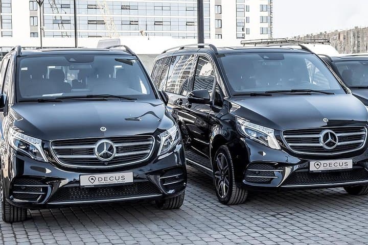 Decus minivan