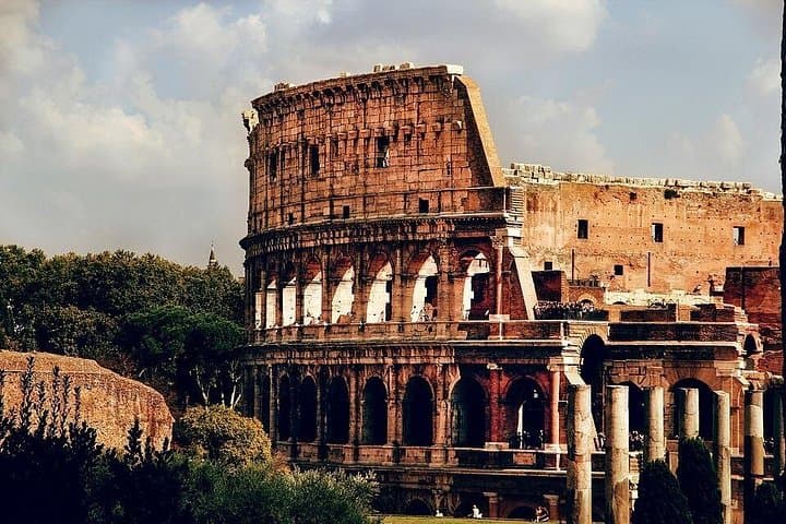 Private luxury transfer between Termini train station & Rome city