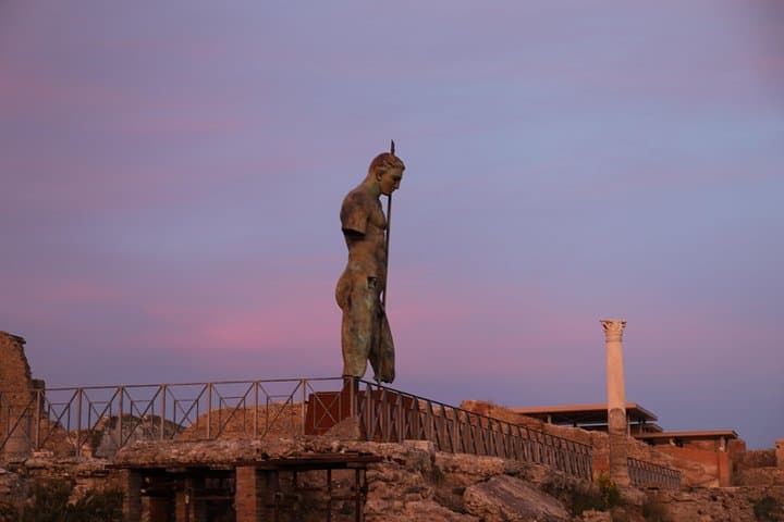 Pompeii: 2H Small Group tour with an Archaeologist and ticket