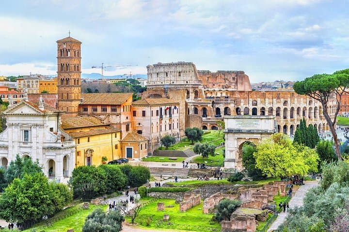 VIP Colosseum Arena and Roman Forum Small-Group Tour