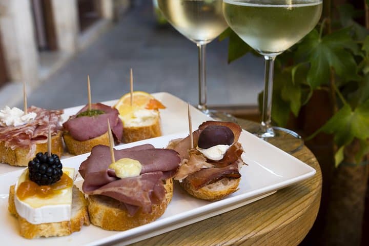 The art of the Italian Aperitivo with a local: Learn & Enjoy in Siena