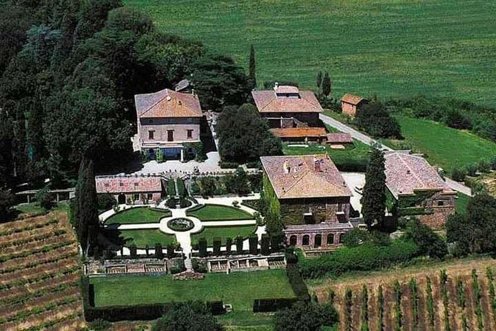 Arezzo: Wine Tasting Experience in Valdichiana area