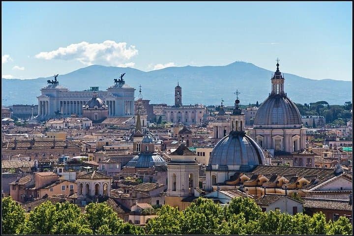 Private luxury transfer between Termini train station & Rome city
