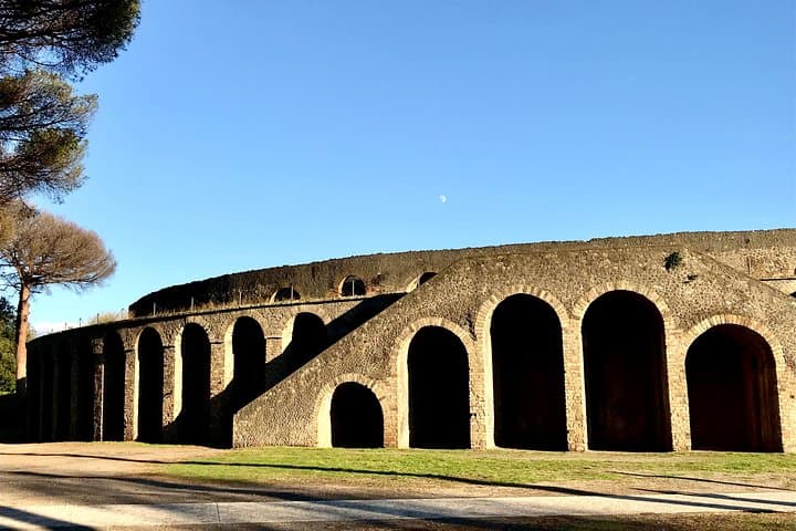Pompeii Tour & Admission included in a Small Group