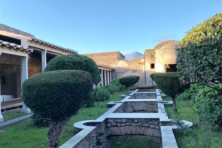 Pompeii Tour & Admission included in a Small Group