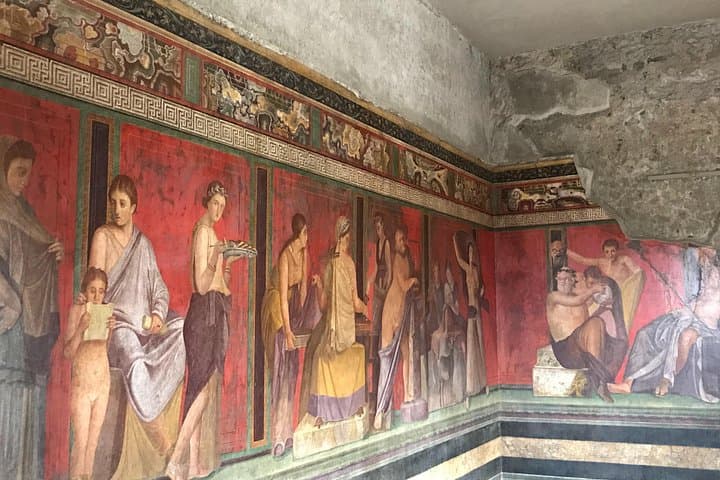 Pompeii Tour & Admission included in a Small Group