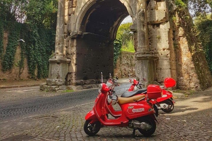 Rome Vespa Small Group Sightseeing Tour, 3 Hour Experience