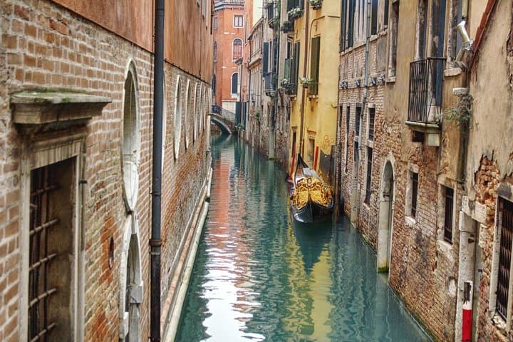 Private Walking Tour of Venice and Gondola Ride