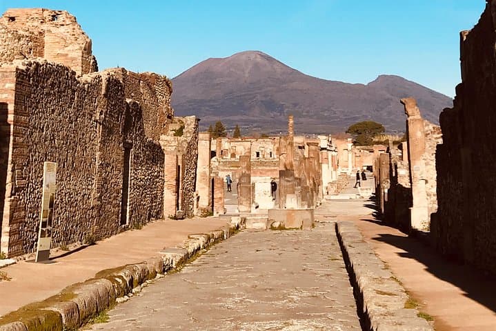 Pompeii Private Tour with Transportation and Archaeologist