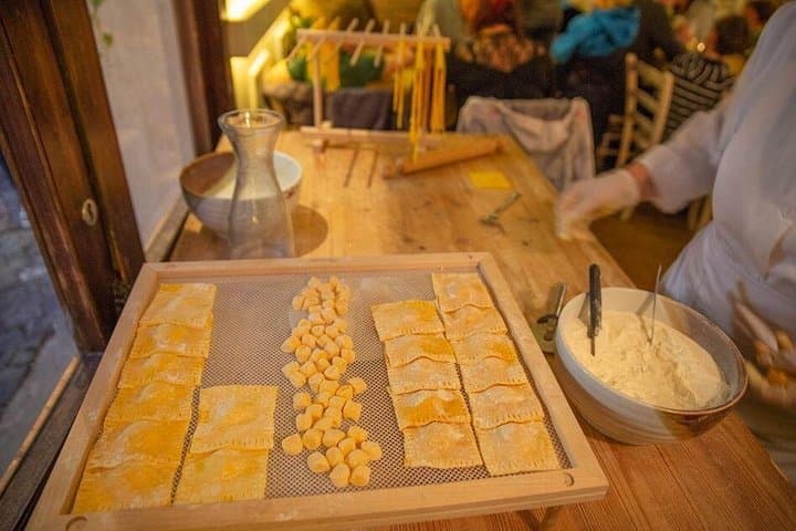 Evening Gastronomic Walk around Trastevere