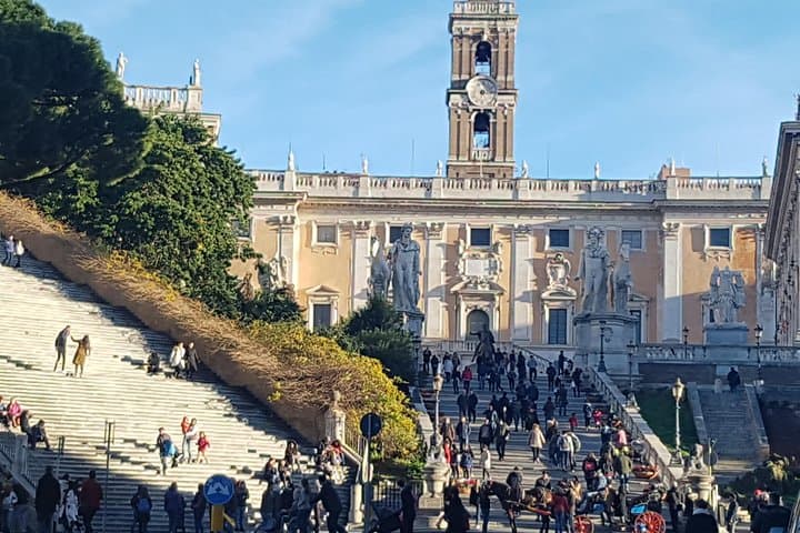 Private Rome City Tour by Luxury Vehicle: Professional Chauffeur