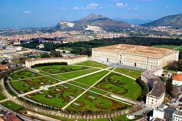 From Naples: Royal Palace of Caserta Guided Tour with Ticket
