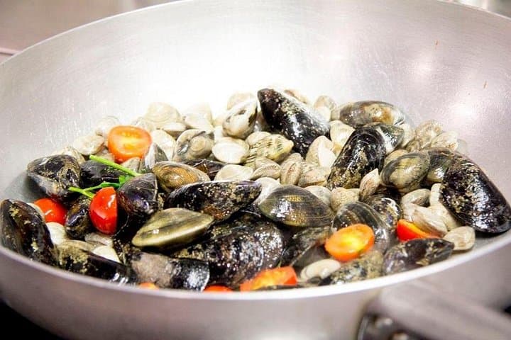 Seafood Cooking Class and Lunch in the Heart of Sorrento