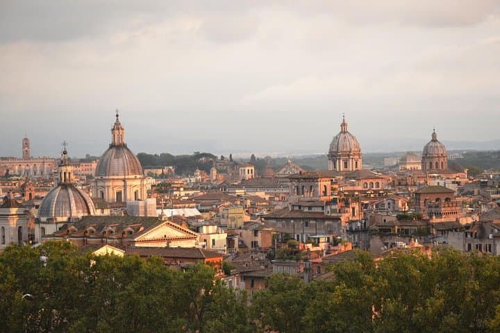 Sunset in Rome Sightseeing and Piazzas with appetizer