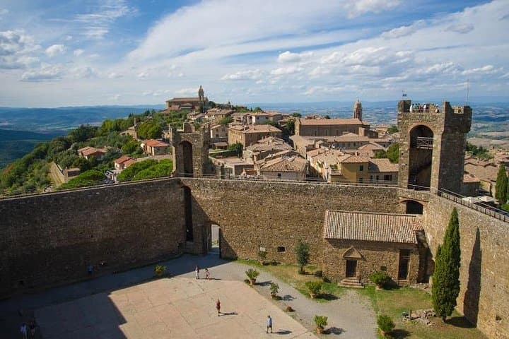 Tuscany Tour: Montepulciano, Pienza & Montalcino