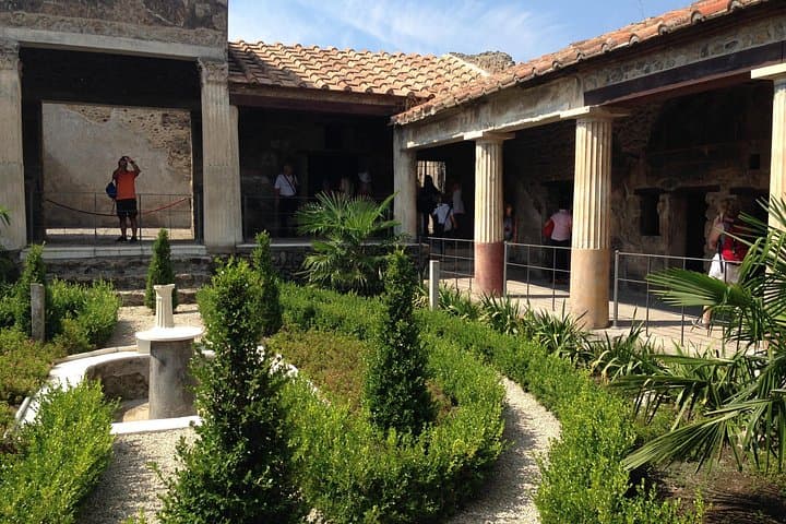 Private Day trip from Rome to Positano and Pompeii with official Guide