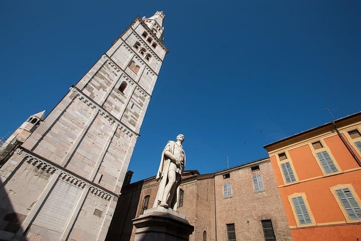 Private Modena old town walking tour