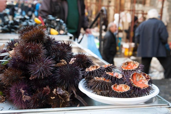 Cesarine: Market Tour & Home Cooking Class in Catania