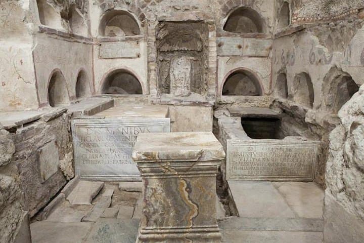 Scavi (excavations) St. Peter's Tomb and St. Peters Basilica