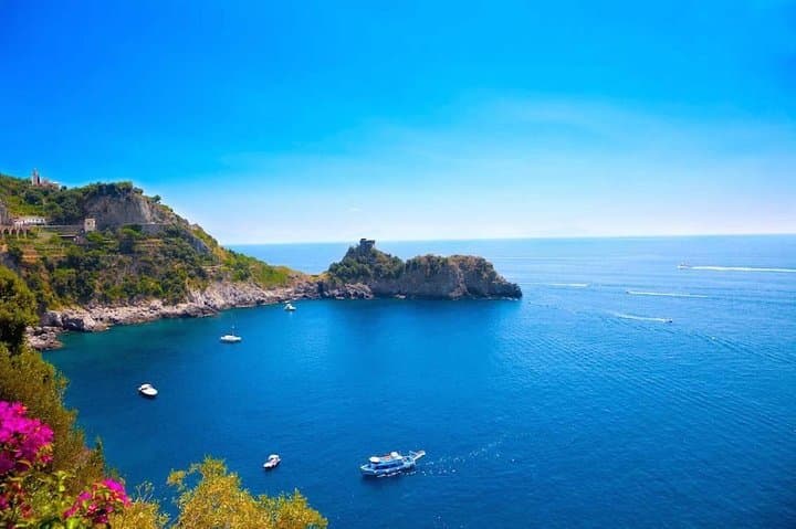 Positano and Amalfi small group boat tour from Rome with high speed train