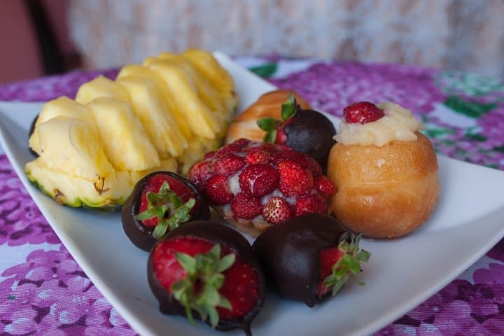 Lunch or dinner and cooking demo at a local home in Cava de' Tirreni