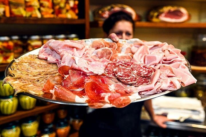 Private Bologna Food & Market Tour with 6 Tastings & Wine