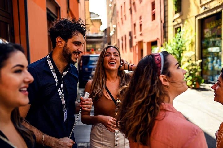 Private Bologna Food & Market Tour with 6 Tastings & Wine