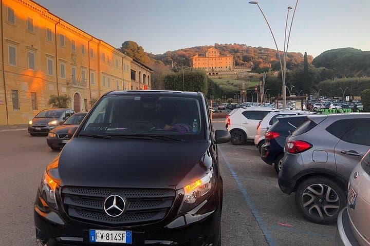Private vip port transfer from Rome port to Rome city hotel