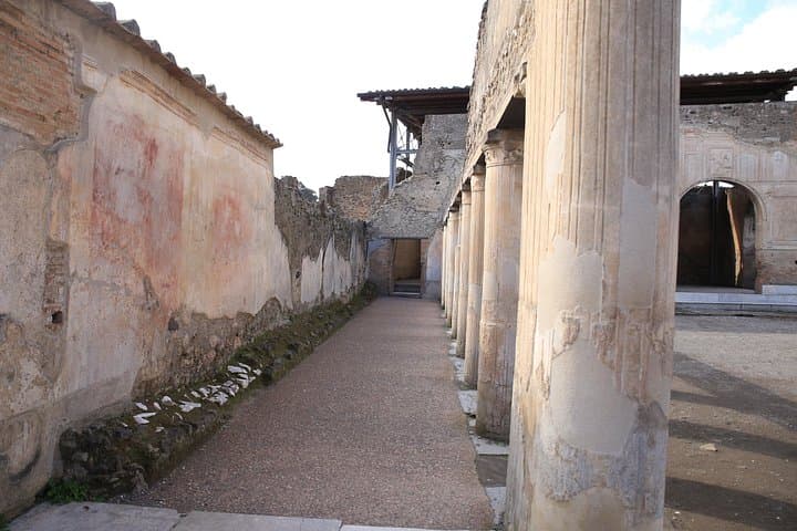 Rome to Pompeii & Herculaneum Trip with Hotel Pickup & Skip-the-line Tickets