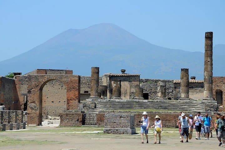 Group tour: Naples and Pompei in one day!