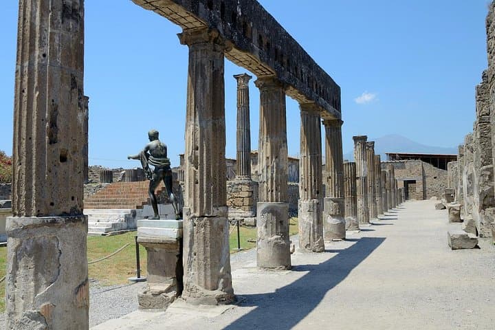 Group tour: Naples and Pompei in one day!