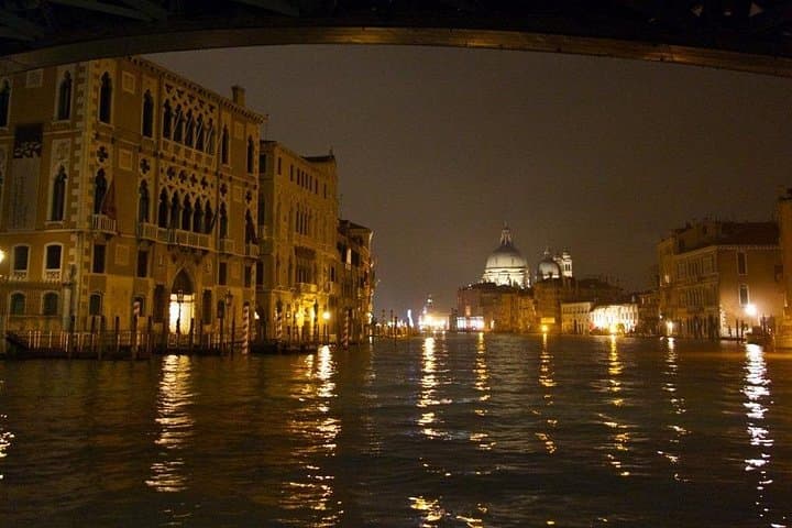 Venice at Sunset – Private Walking Tour & Luxury Water Taxi