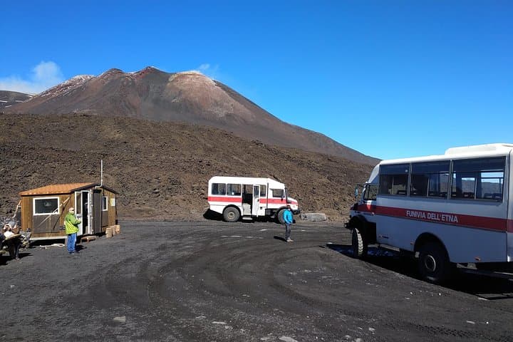 Arrival point of the off-road vehicles and starting of the trekking path (2900 mt)